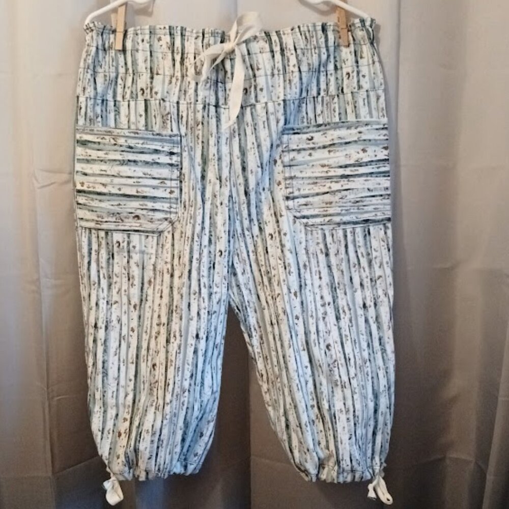 New High waist Crop Capri Pants Cargo shorts women sz 10 Aspen tree Blue White